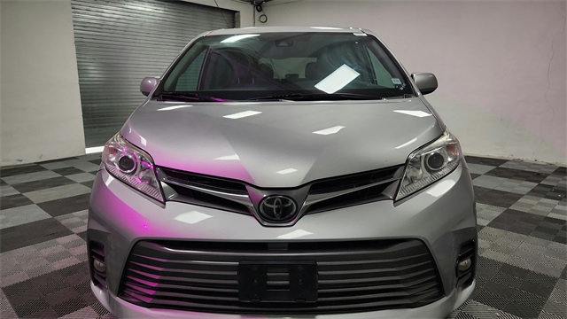 Vehicle image 3 of 27