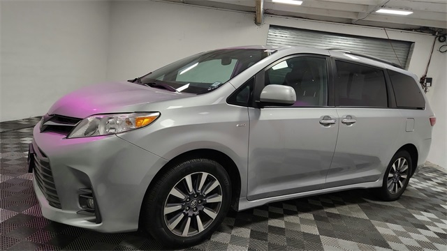 Vehicle image 8 of 27