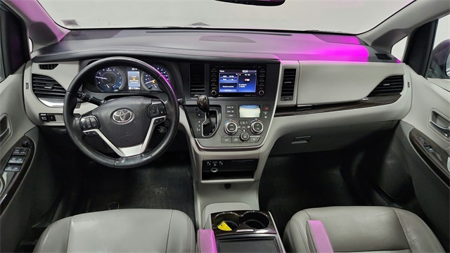 Vehicle image 21 of 27