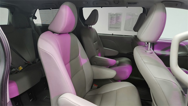 Vehicle image 24 of 27