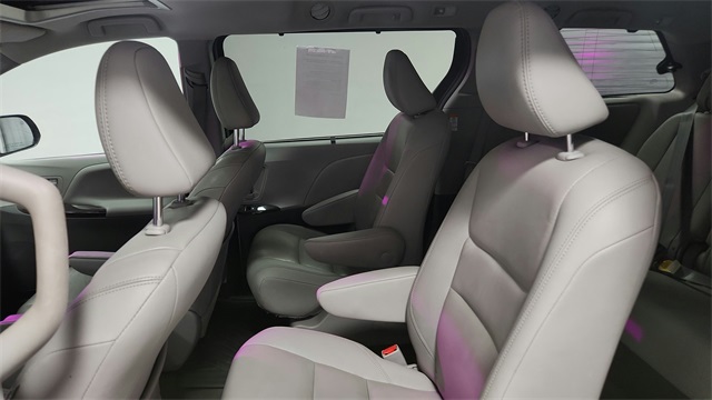 Vehicle image 22 of 27