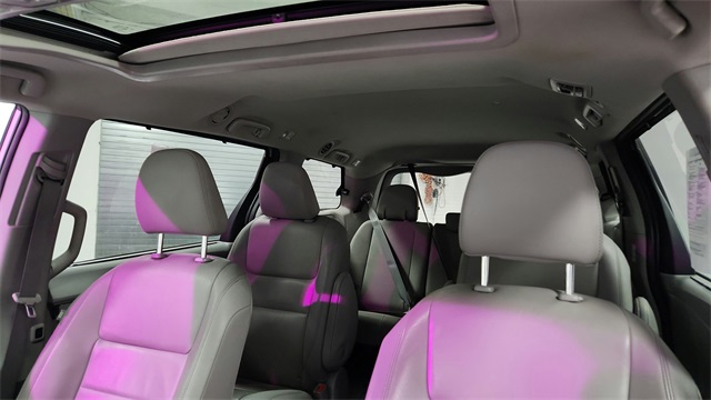Vehicle image 17 of 27