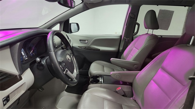 Vehicle image 18 of 27
