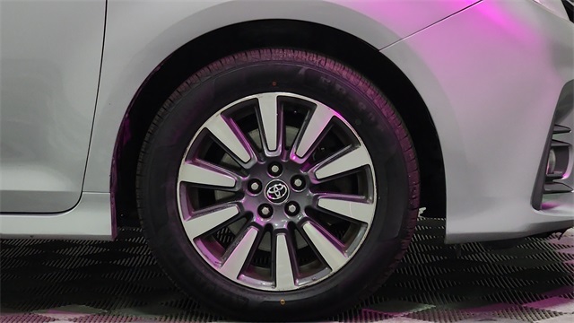 Vehicle image 26 of 27
