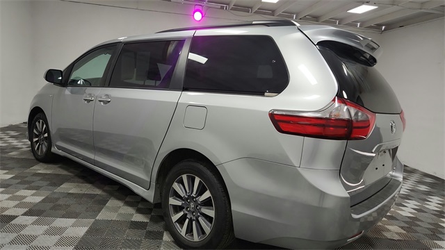 Vehicle image 6 of 27
