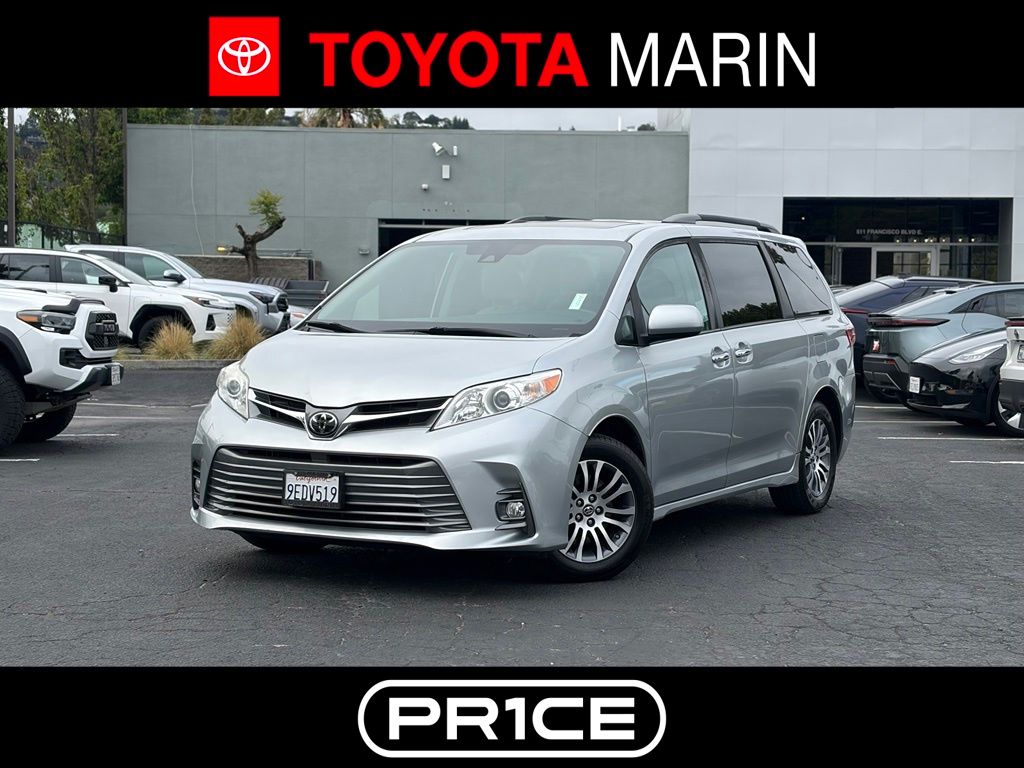 2020 Toyota Sienna XLE Auto Access Seat Image 1 of 28