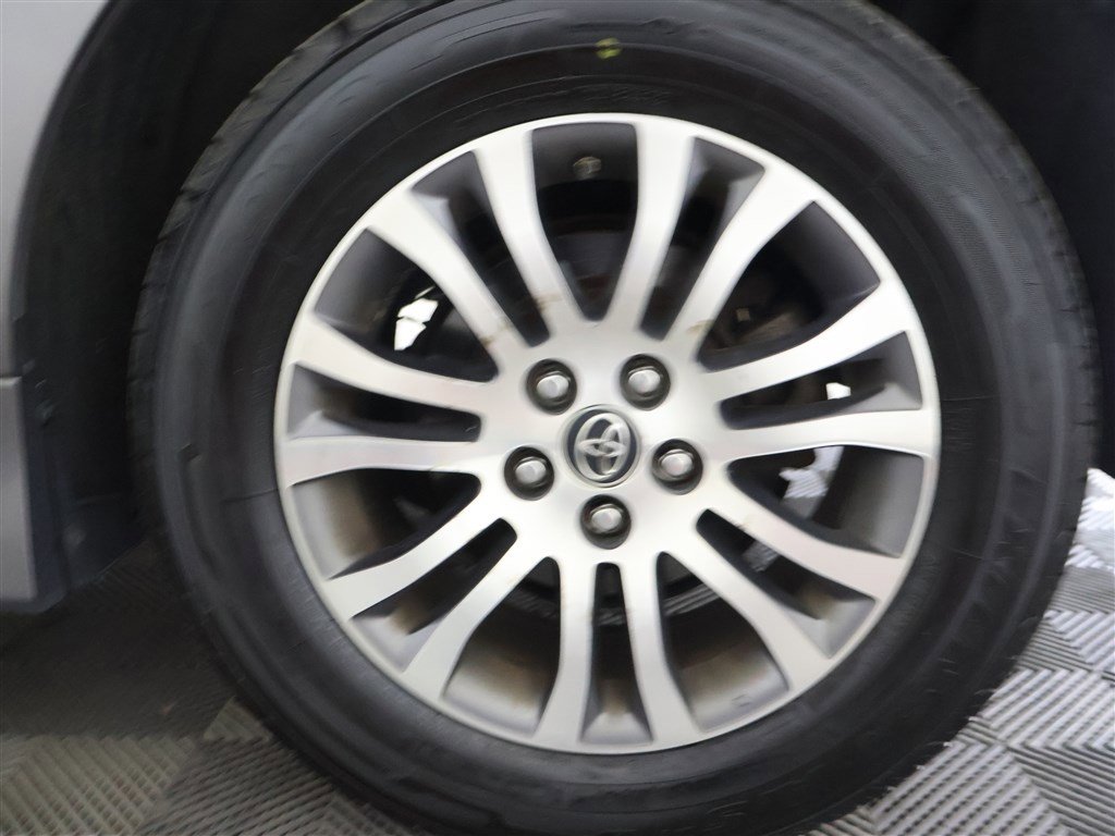 Vehicle image 25 of 26