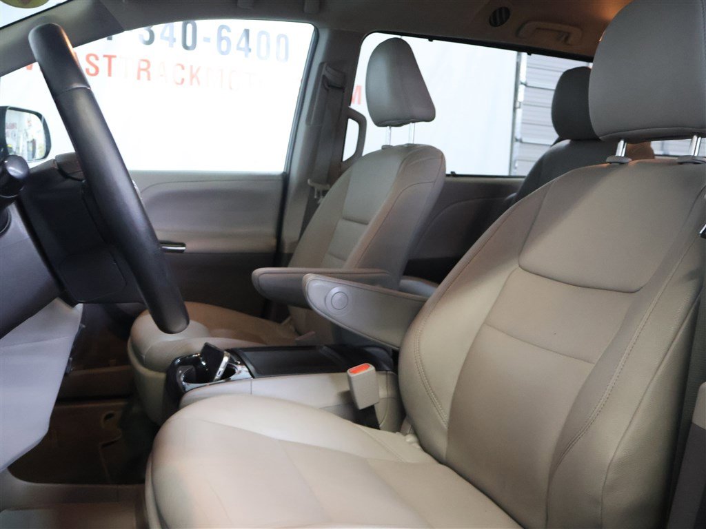 Vehicle image 11 of 26