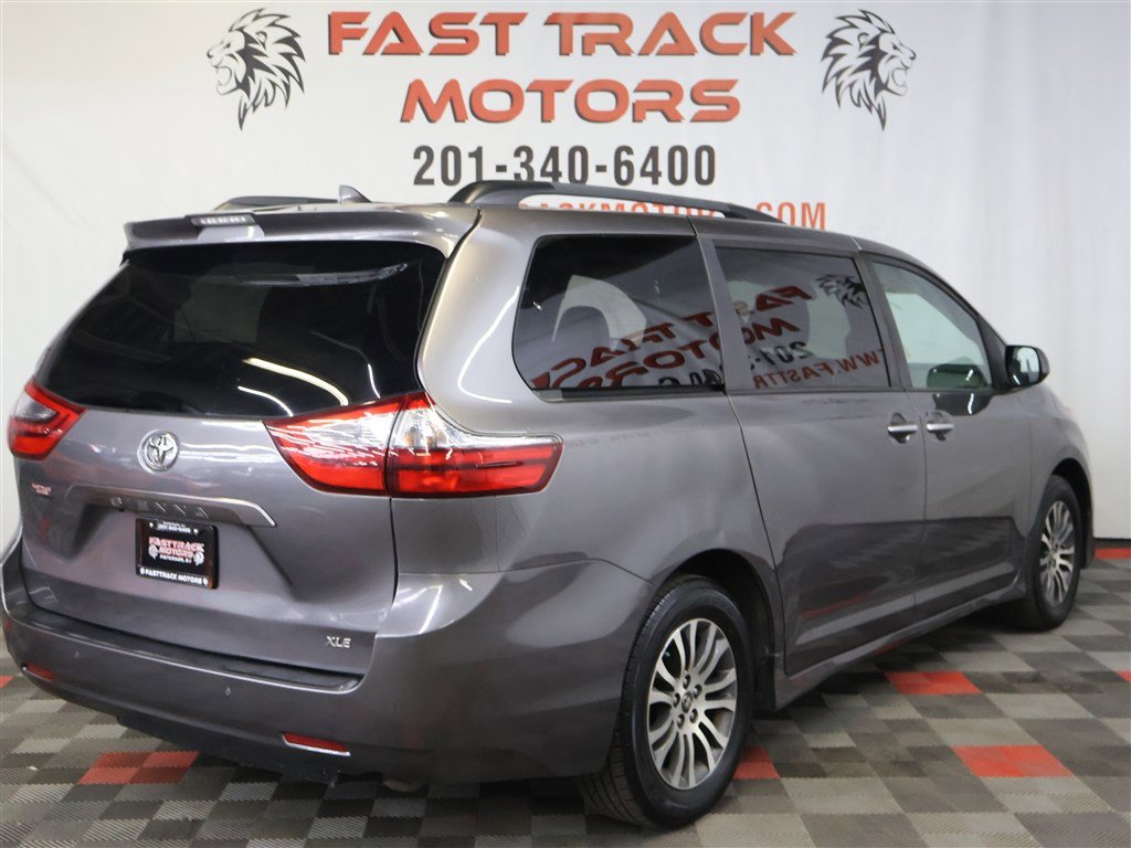Vehicle image 5 of 26