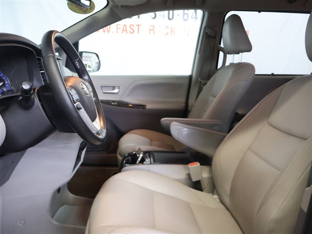 Vehicle image 10 of 26