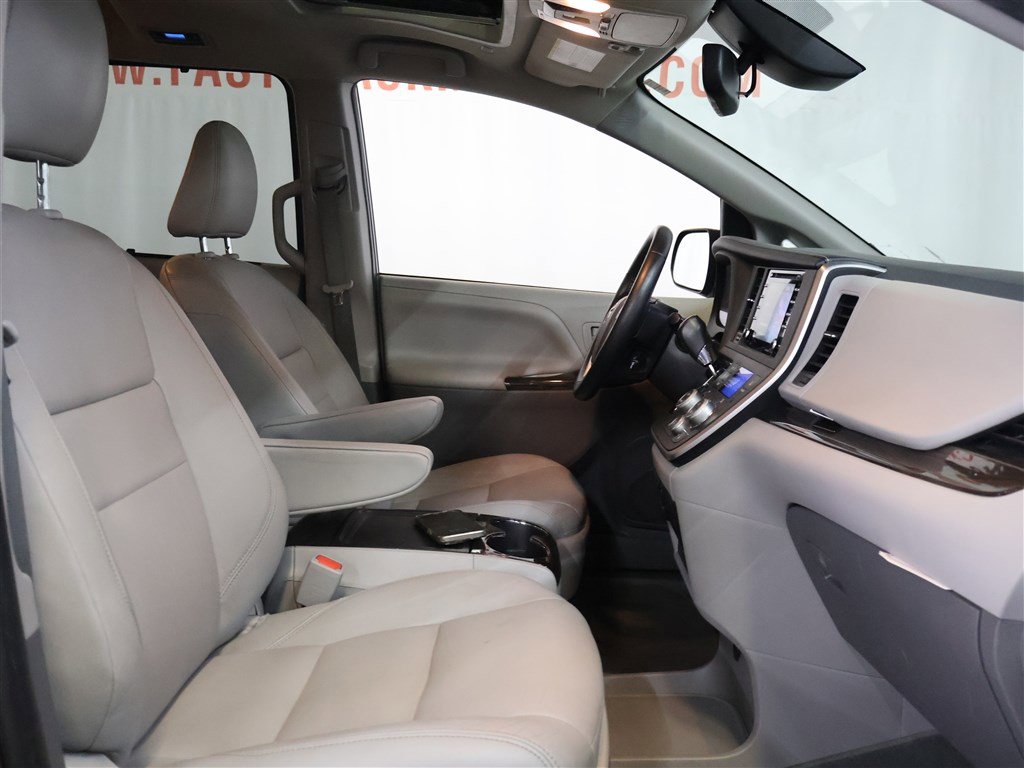 Vehicle image 19 of 26