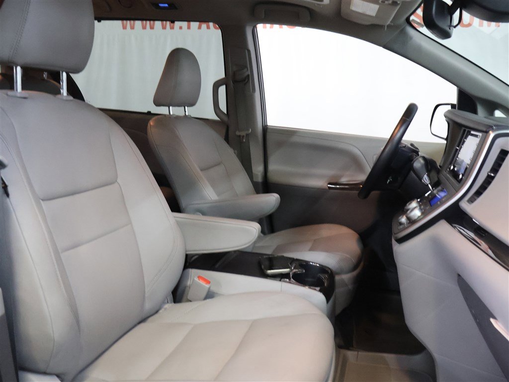 Vehicle image 20 of 26