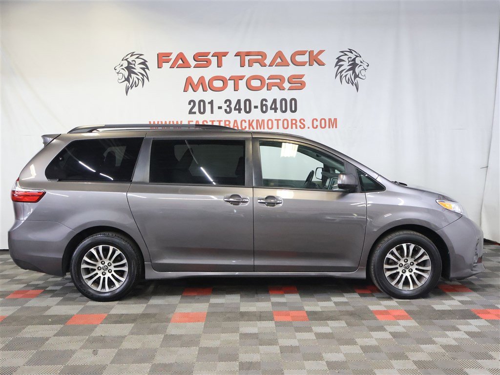 Vehicle image 4 of 26