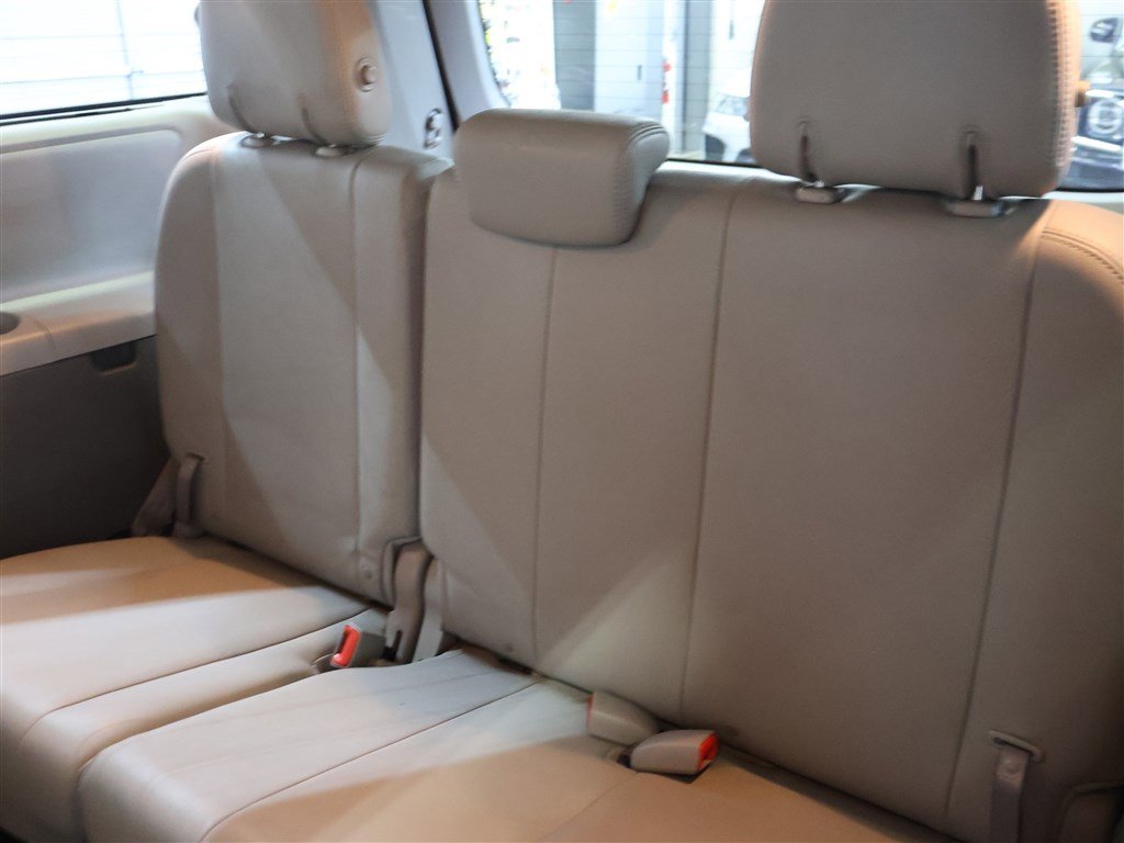 Vehicle image 14 of 26