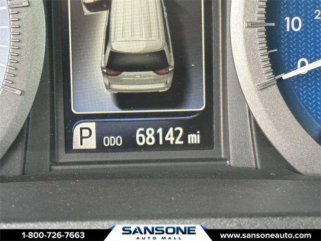 Vehicle image 27 of 32