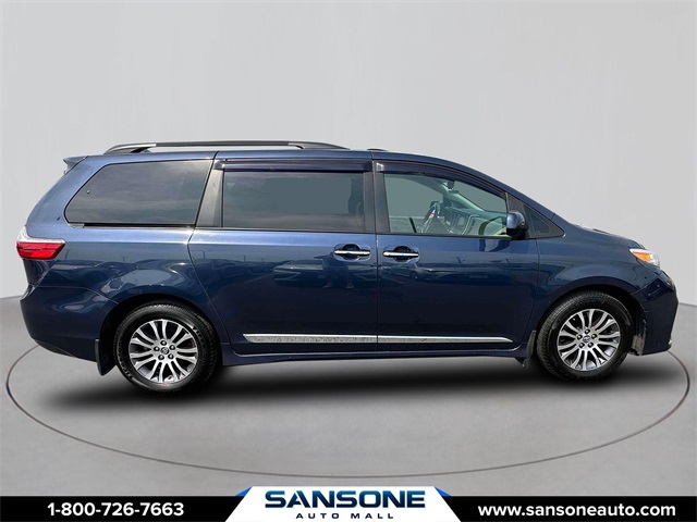 Vehicle image 4 of 32