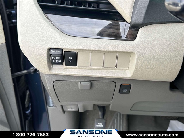 Vehicle image 22 of 32