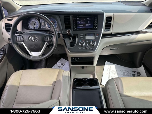 Vehicle image 14 of 32