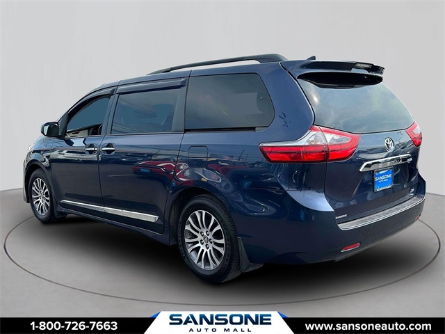 Vehicle image 6 of 32