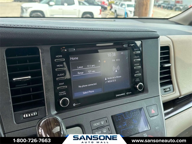 Vehicle image 28 of 32