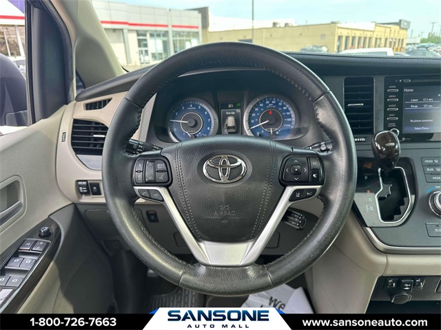 Vehicle image 15 of 32