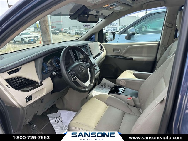 Vehicle image 16 of 32