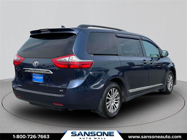 Vehicle image 5 of 32