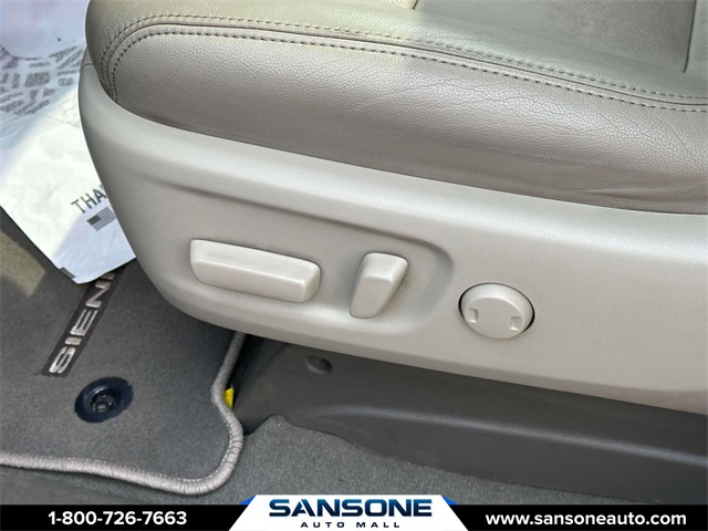 Vehicle image 20 of 32