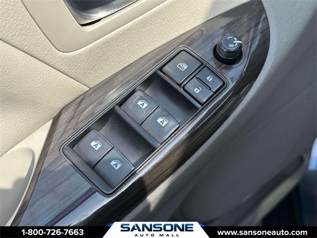 Vehicle image 18 of 32