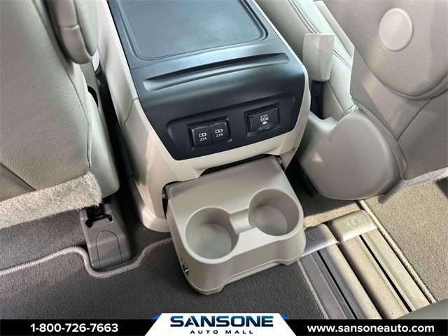 Vehicle image 13 of 32