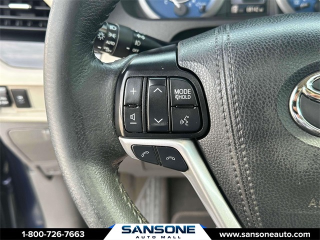 Vehicle image 23 of 32