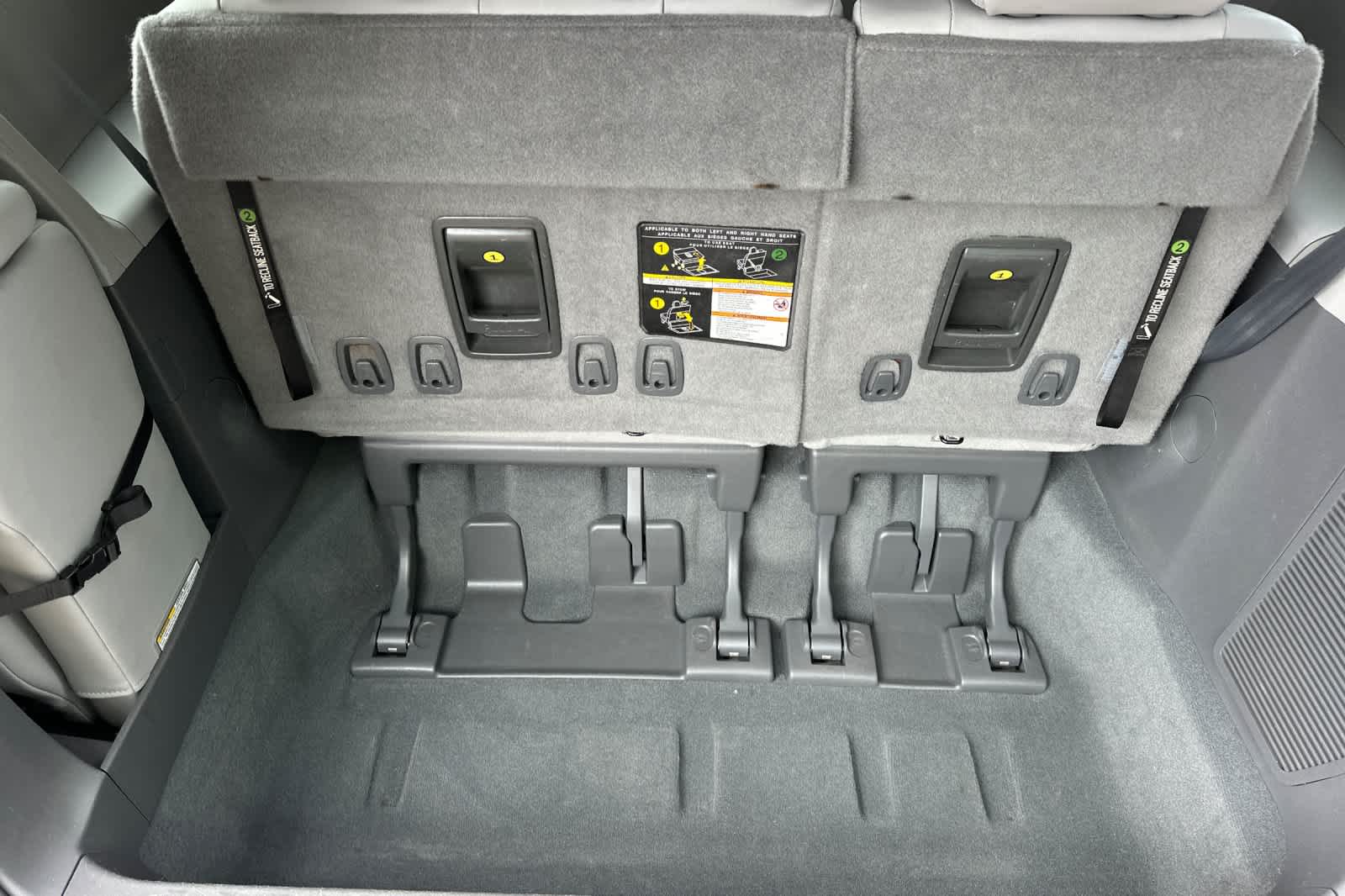 Vehicle image 17 of 31