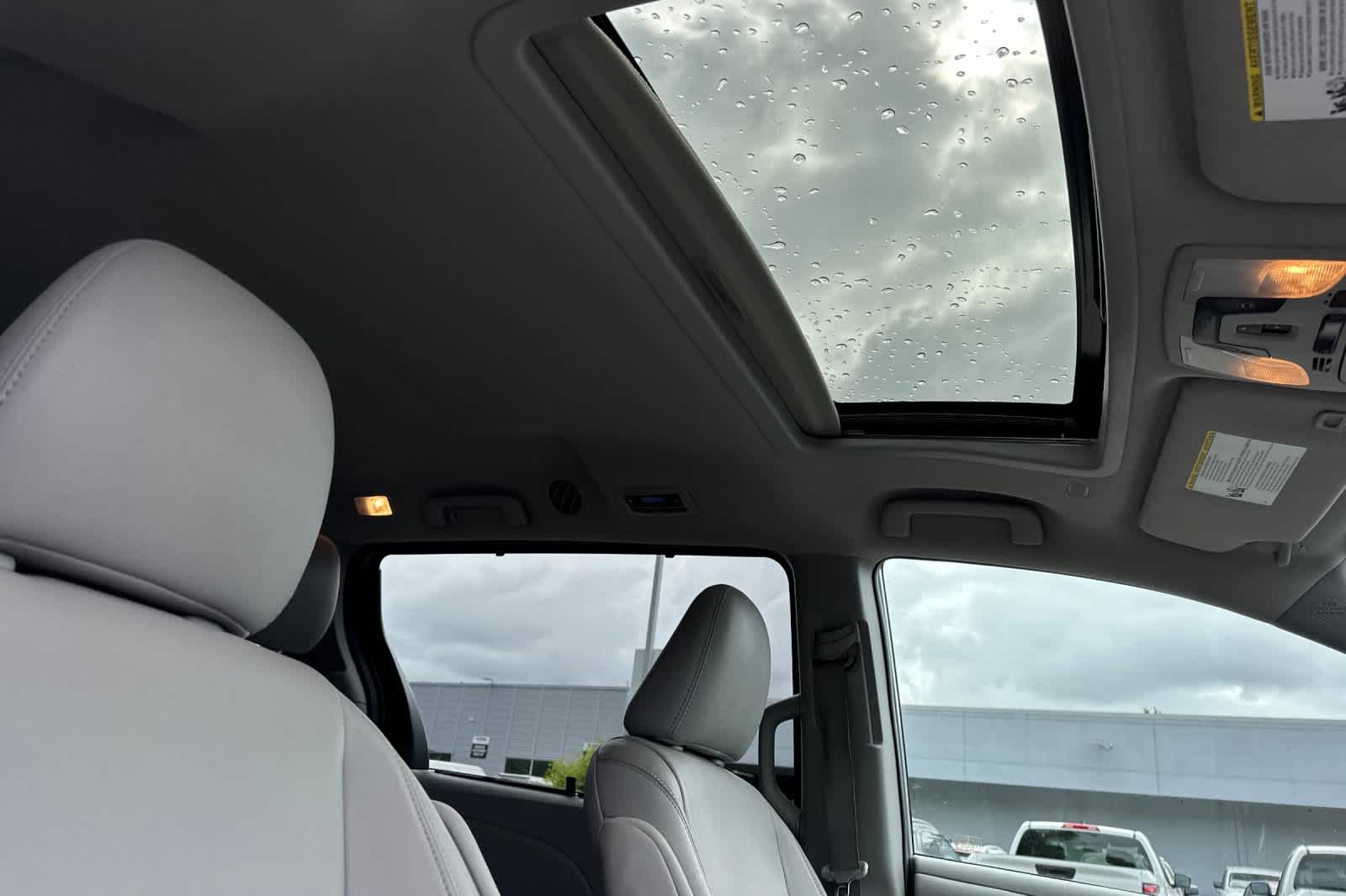 Vehicle image 19 of 31