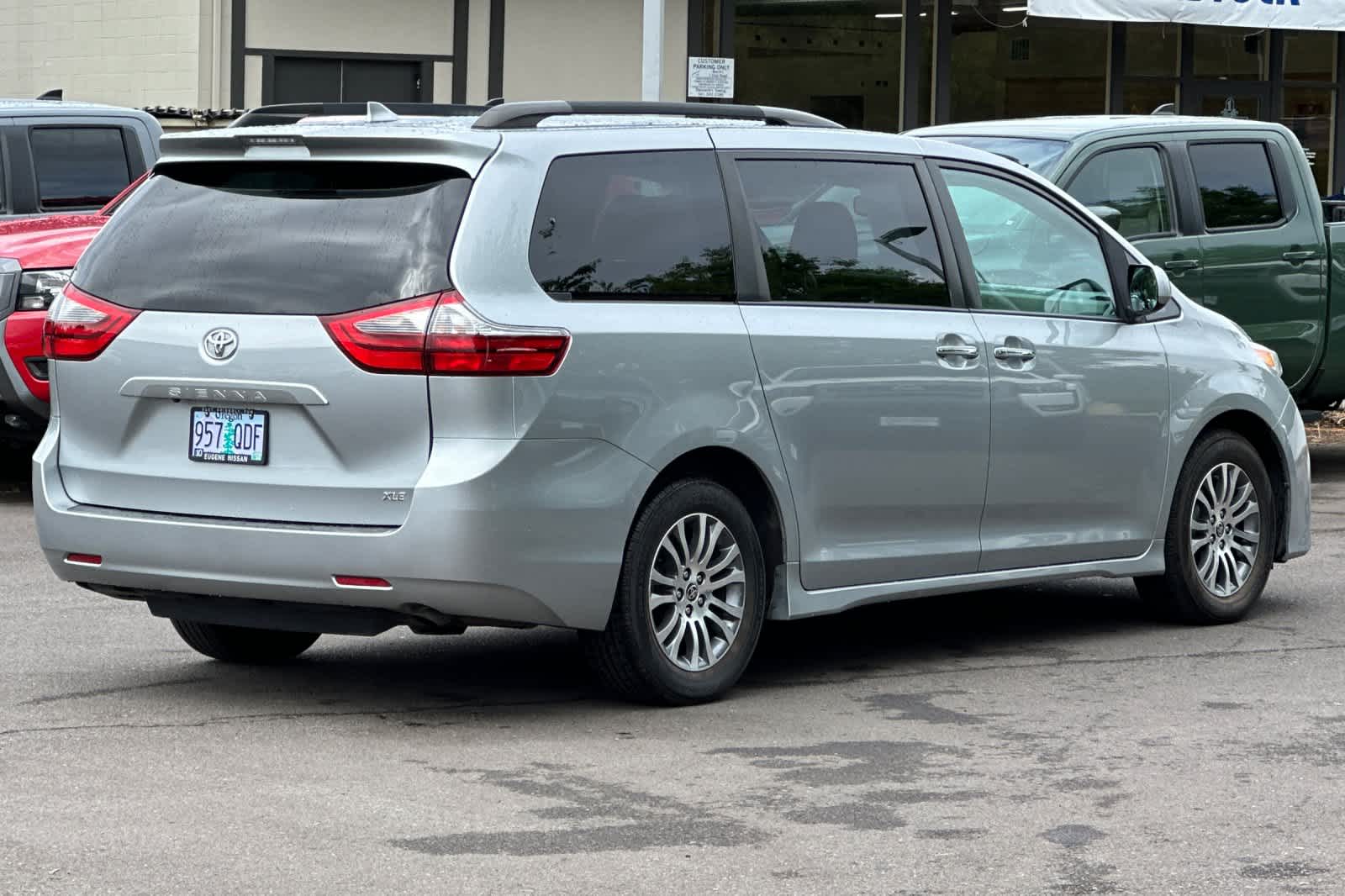 Vehicle image 6 of 31