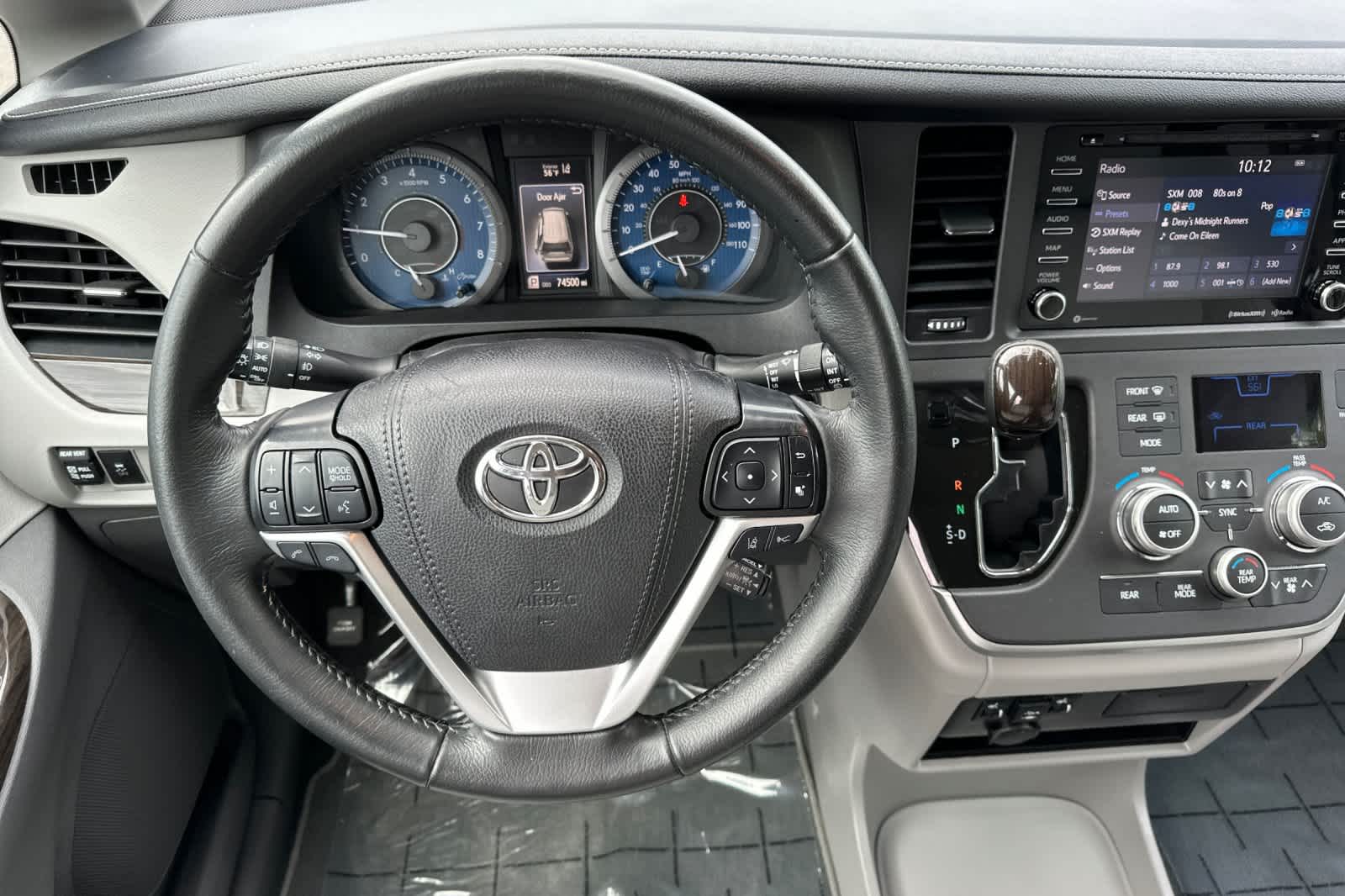 Vehicle image 15 of 31