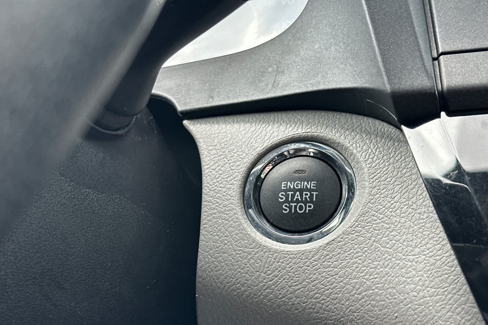 Vehicle image 24 of 31