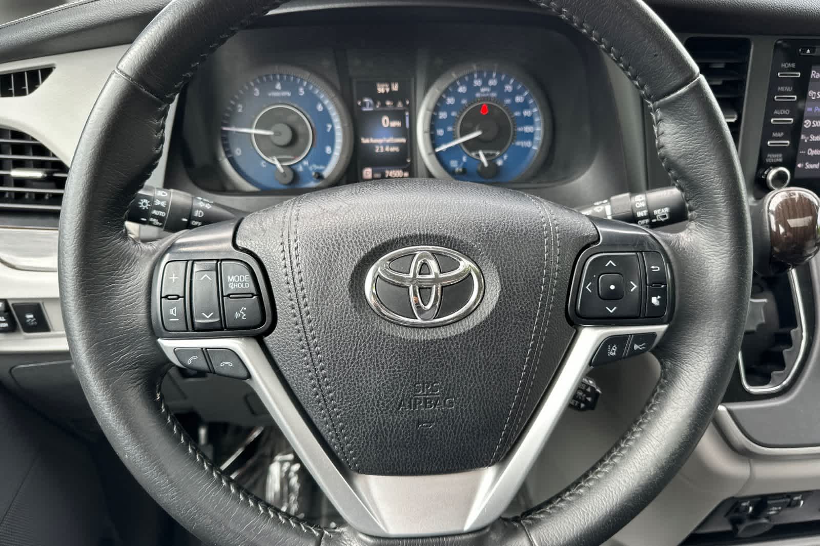 Vehicle image 25 of 31
