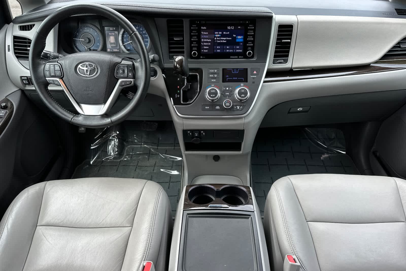 Vehicle image 10 of 31