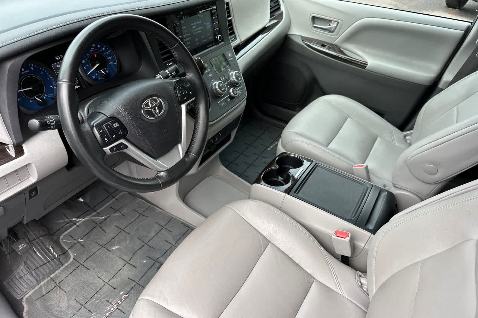 Vehicle image 12 of 31