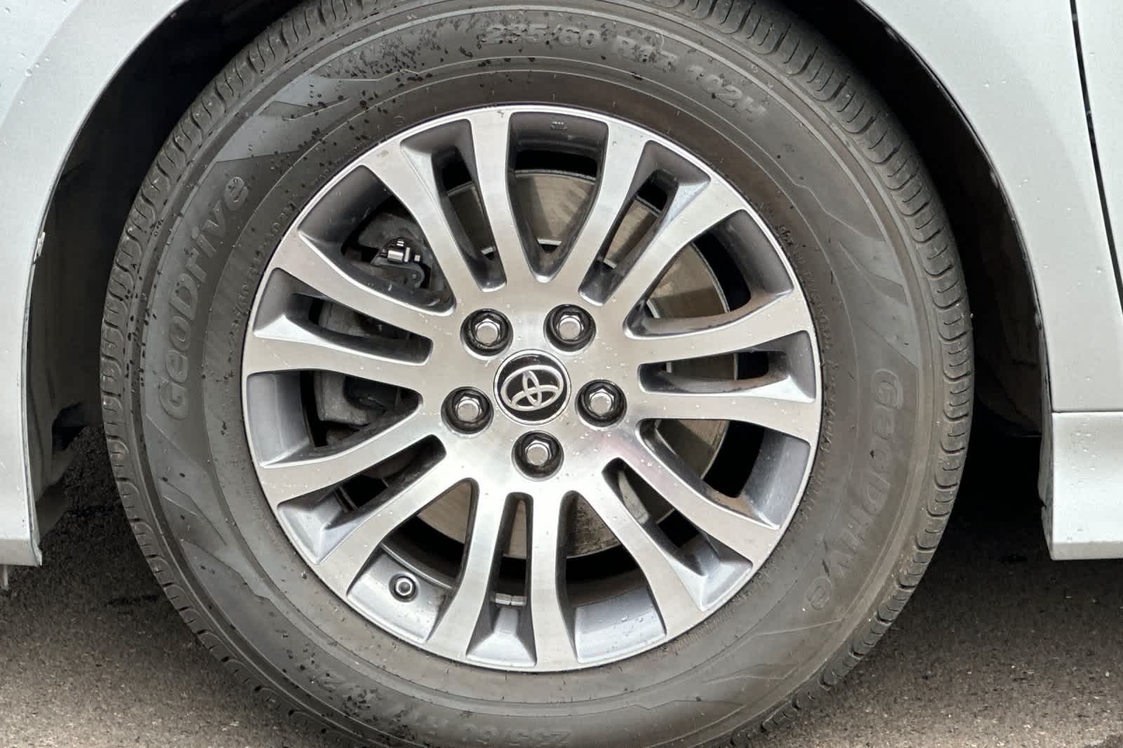 Vehicle image 28 of 31