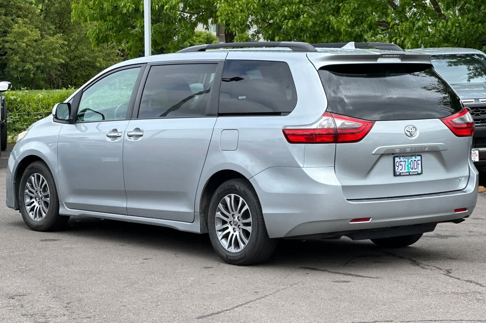Vehicle image 8 of 31