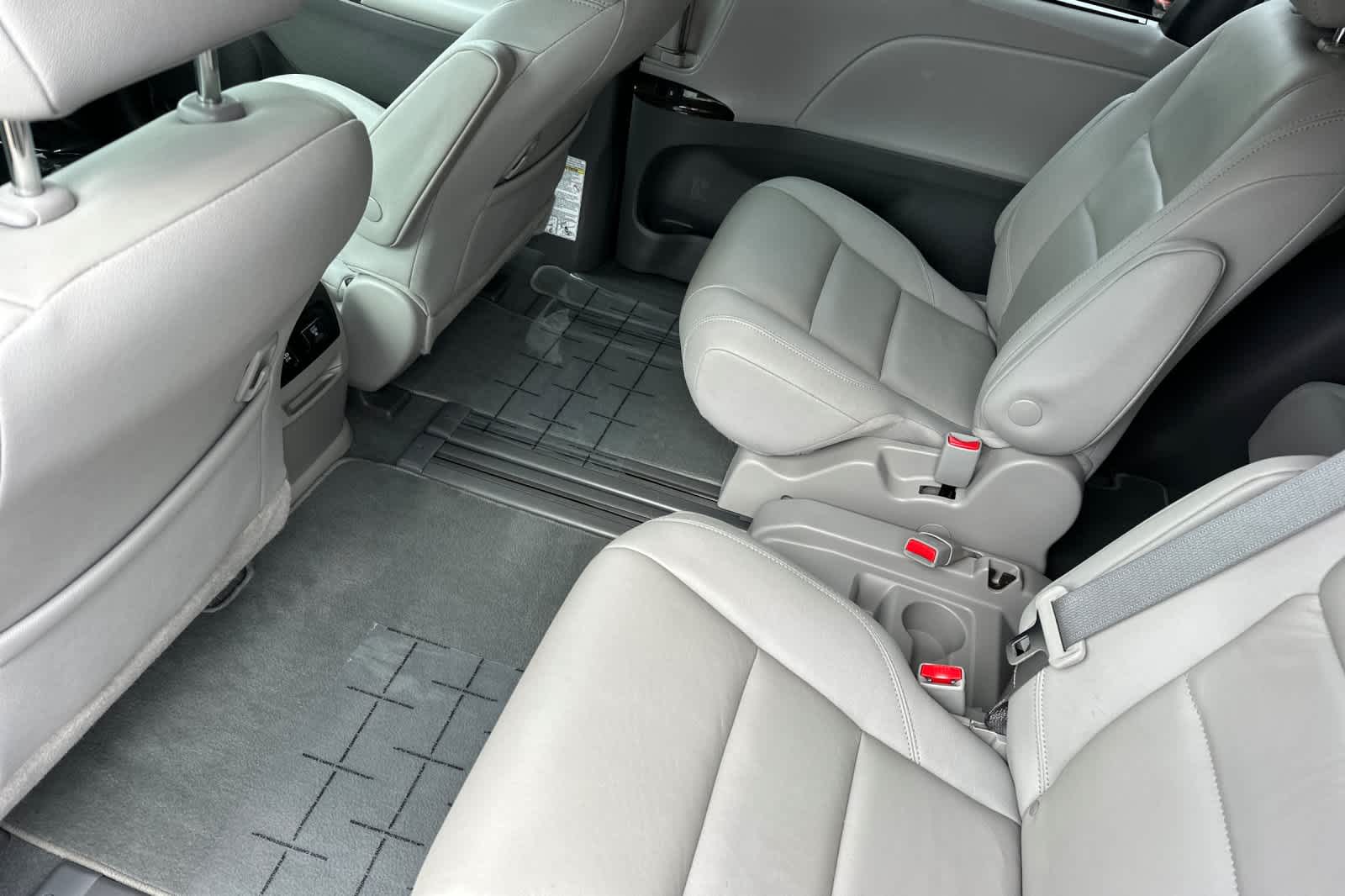 Vehicle image 11 of 31