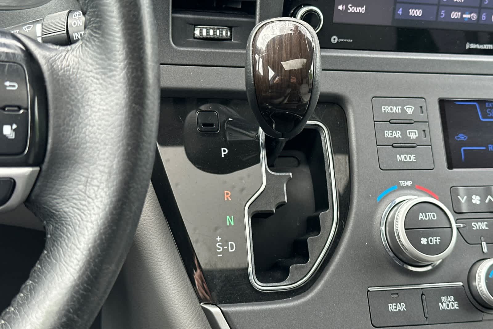 Vehicle image 23 of 31