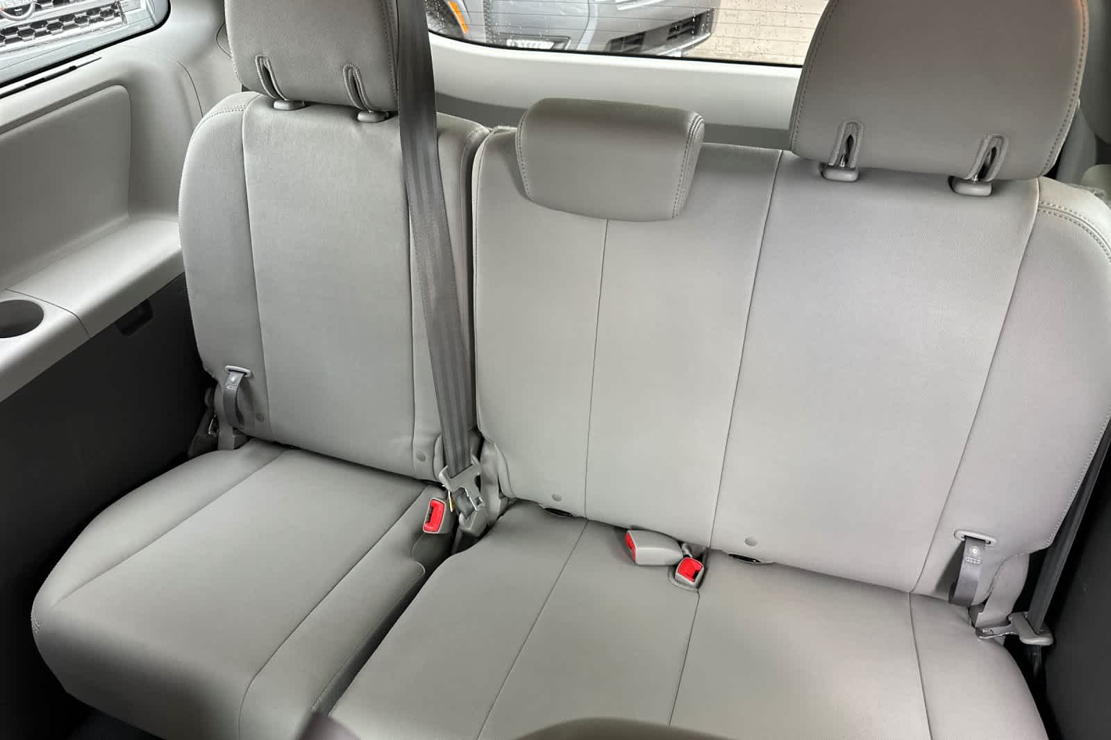 Vehicle image 16 of 31