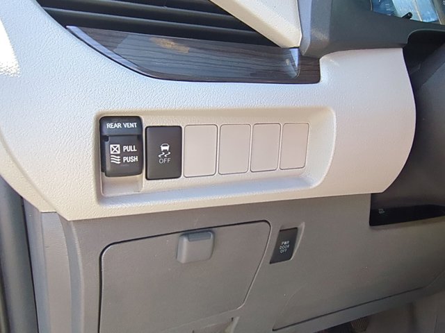 Vehicle image 31 of 32