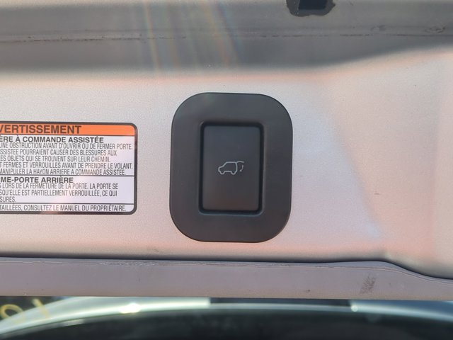 Vehicle image 10 of 32