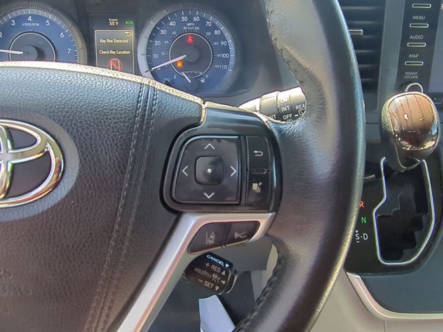 Vehicle image 22 of 32