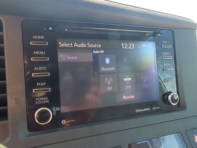 Vehicle image 29 of 32
