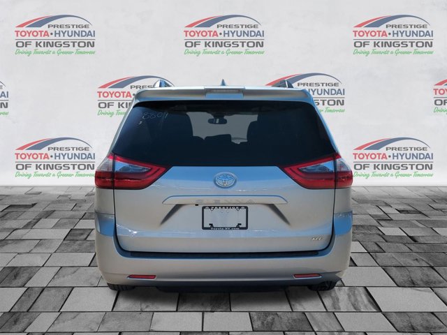 Vehicle image 6 of 32