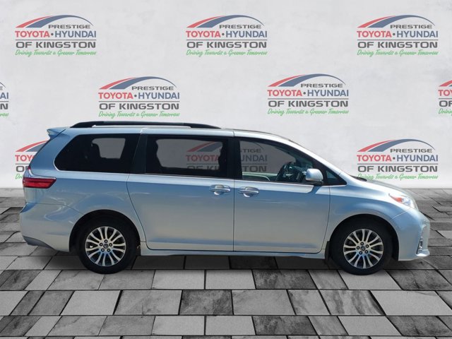 Vehicle image 4 of 32